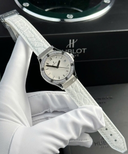 hublot classic fusion white womens 33mm