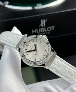 hublot classic fusion white womens 33mm