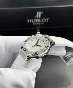 hublot classic fusion white womens 33mm