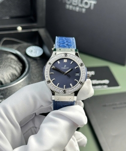 hublot classic fusionwomens blue 33mm