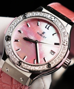 hublot classic fusiondial mother of pearl pink + moissanite diamonds 33mm