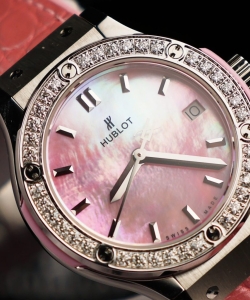 hublot classic fusiondial mother of pearl pink + moissanite diamonds 33mm