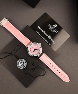 hublot classic fusiondial mother of pearl pink + moissanite diamonds 33mm