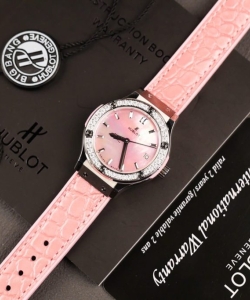 hublot classic fusiondial mother of pearl pink + moissanite diamonds 33mm