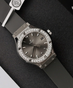 hublot classic fusion custom moissanite diamonds gray 33mm