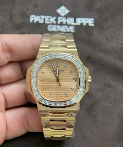 Patek Philippe nautilus 5723custom solid rose gold 18k and diamonds natural 40mm