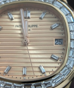 Patek Philippe nautilus 5723custom solid rose gold 18k and diamonds natural 40mm