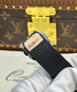 hublot spirit of big bang king gold bezel black ceramic 42mm